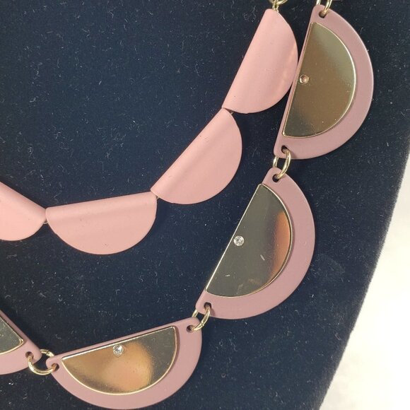 💖 Layered Gold-Tone & Pink Statement Necklace – Trendy Women's Fashion - Picture 5 of 6